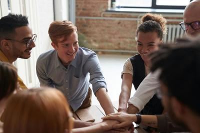 Más del 90% de los jóvenes en España no logra n impulsar un negocio por falta de conocimiento y recursos económicos