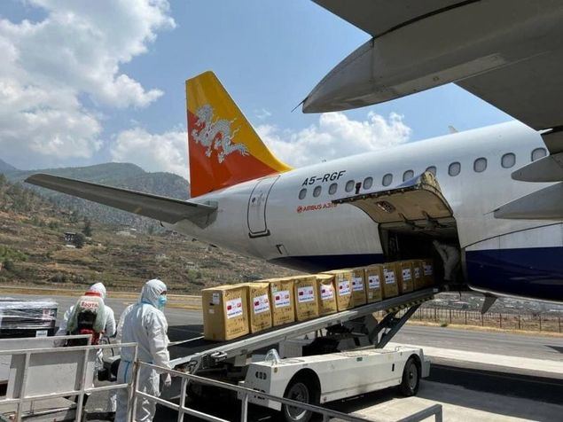 Un momento de la llegada de la donación de Taiwan a Bután. (Foto del Ministerio de Relaciones Exteriores)