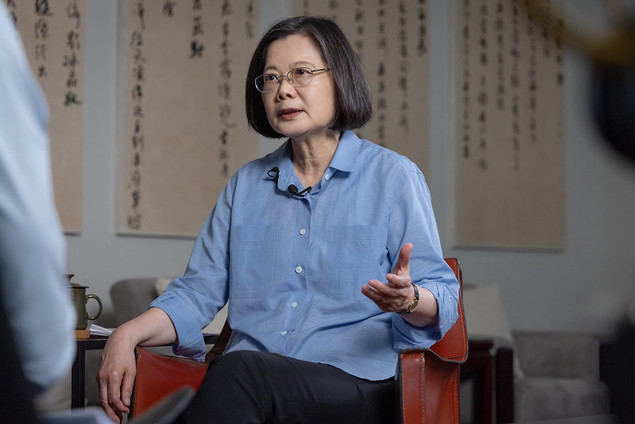 La presidenta saliente Tsai Ing-wen durante la entrevista. (Foto cortesía de la Oficina Presidencial)