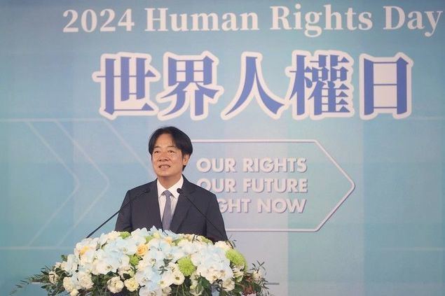 El presidente Lai Ching-te se dirige al público en un acto celebrado el 7 de diciembre para conmemorar el venidero Día de los Derechos Humanos 2024 en el Parque Conmemorativo del Terror Blanco de Jing-Mei, en la ciudad de Nuevo Taipéi. (Foto cortesía de la Oficina Presidencial)