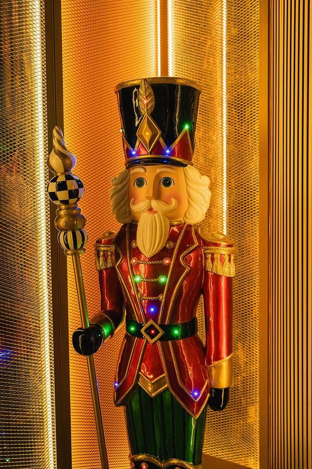 Teatro Kapital se inspira en los almacenes Harrods para su decoración navideña