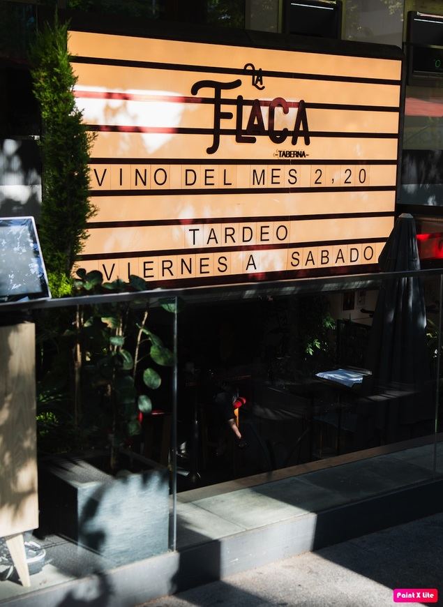 La Flaca, un animado templo castizo para disfrutar del verano en la capital