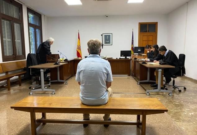 El acusado en la Sala 2 de lo Penal de Palma de Mallorca el pasado 27 de julio. (Foto: © Guillermo Esteban)