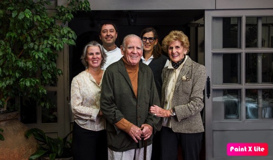 La tercera generación de Bustingorri, hijas de Miguel, Maria José y su hermana Arantxa con su marido Ibon como jefe de cocina, Jai Alai celebra su centenario, algo que muy pocos restaurantes pueden decir.