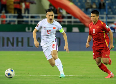 Feature: British PE teacher's love for China's Village Super League