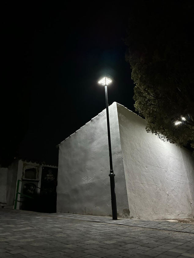 El Ayuntamiento de Jamilena (Jaén) estrena luces sostenibles en el cementerio