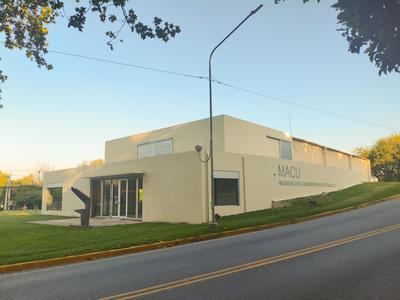 Exterior del MACU. Fotografía de Tomás Ferrando.