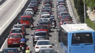 Los madrileños pierden cincuenta horas al año debido a los atascos