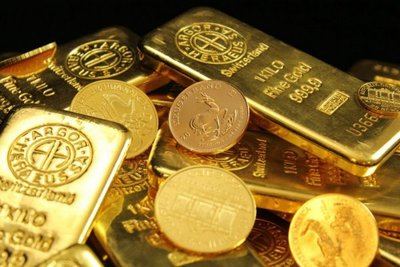 ¿Qué factores influyen en la toma de decisión de invertir en oro?