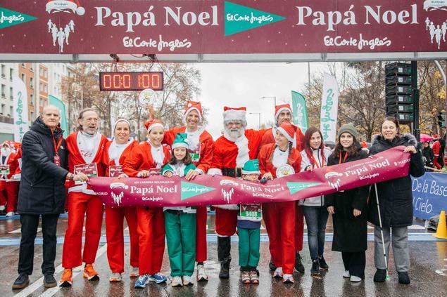11.000 Papás, Mamás Noel y Elfos conquistan las calles de Madrid con récord de participación