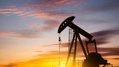 La crisis bancaria hace tambalear al petróleo, que registra su mayor bajada desde inicio de la pandemia con 70 dólares barril