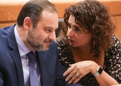 La guerra del petróleo, el frente judicial del gobierno y la candidata Montero