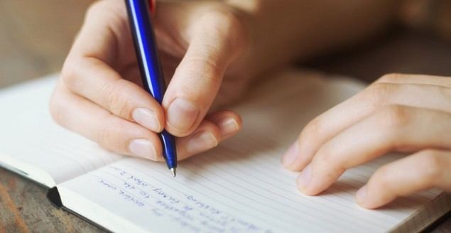 ¿Tomar apuntes en papel o con el ordenador? Lo que la ciencia dice que deberías hacer