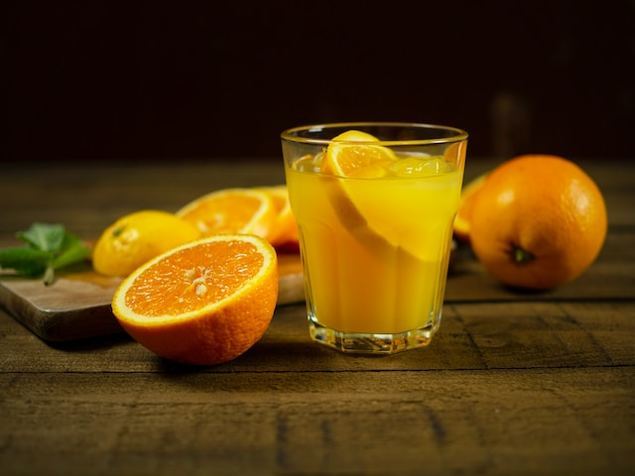 El zumo de naranja 100% exprimido destaca en un estudio nutricional