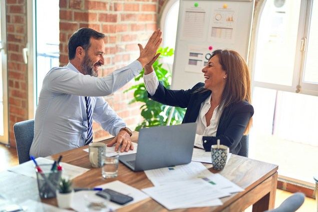 Ban100, fundado por David Seinjet, y Chubb cooperan para fortalecer la inclusión aseguradora en Colombia