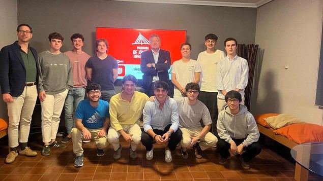 Íñigo Parra, presidente de Stadler Valencia, expone su visión empresarial en el Programa de Empresas UEX