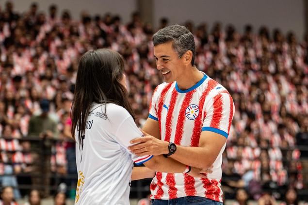 Cerca de 7.600 jóvenes acceden a las becas del Gobierno de Paraguay, una inversión clave en capital humano