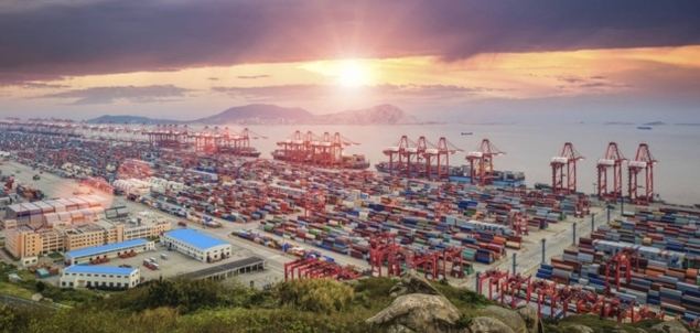 El puerto de Shanghai: el indiscutible rey asiático.