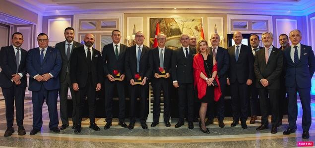 De Izda. a Dcha: Iván Paradelo (Dir. Comunicación Cámara), Oscar Díaz-Canel (Tesorero), Axel Yildiz (Vicepresidente), 
Numan Cizmecioglu (Presidente), Can Atalay (Ceo de Arkas Holding), Onur Genç (Ceo de Bbva), Simón Barceló (presidente Grupo 
Barceló), Burak Akçapar (Embajador de Turquía en España), Diego Ramos (Secretario general), Yasemen Korukcu 
(Vicepresidenta), Juan Jesús García (Vocal), José Antonio Torre (Vicepresidente), Alejandro Cuenca (Vocal), Gregorio Santos 
(Vocal), Hernán Marqués (Vocal) y Pablo García (Vocal)