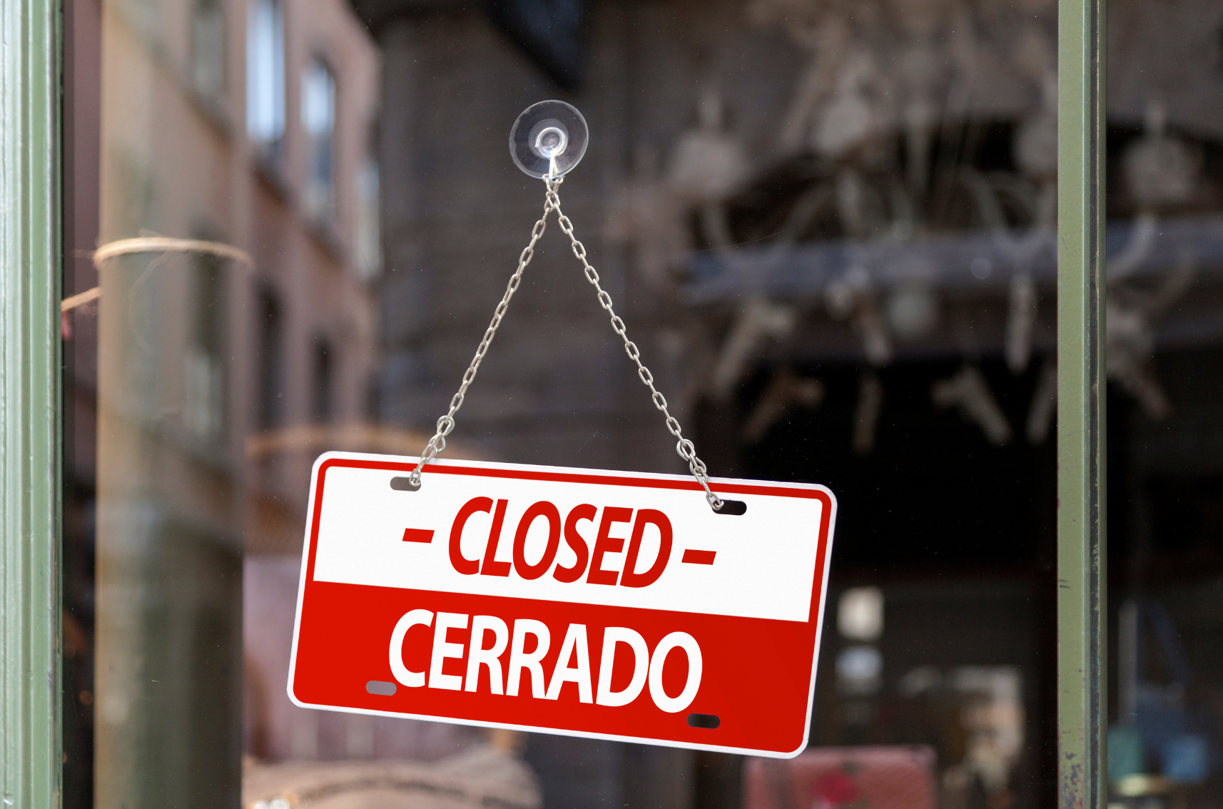 La vida nocturna y de restauración de la capital estallan contra el acoso a los locales con precintos y multas millonarias