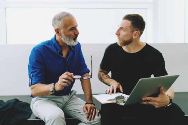 La falta de relevo generacional será uno de los retos clave del mercado laboral en 2025