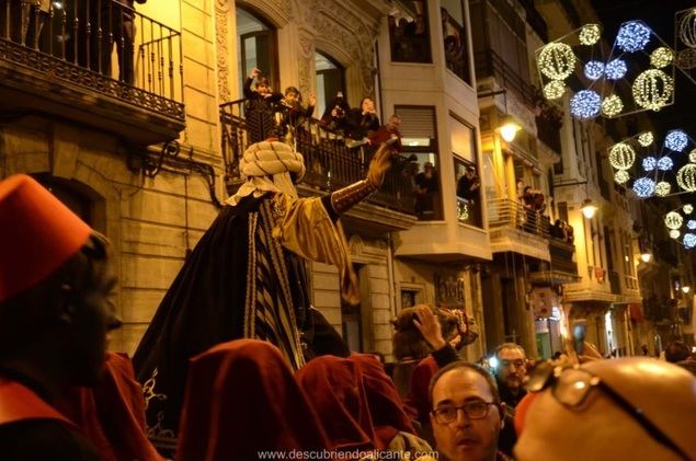 Cabalgatas de Reyes: desde los 620€ a los 1.930€, el lujo de ver el desfile desde la ventana de casa