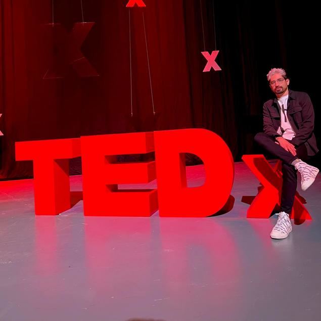 Roberto Becerra presentó “Héroes y Heroínas” como parte de proyecto TEDx