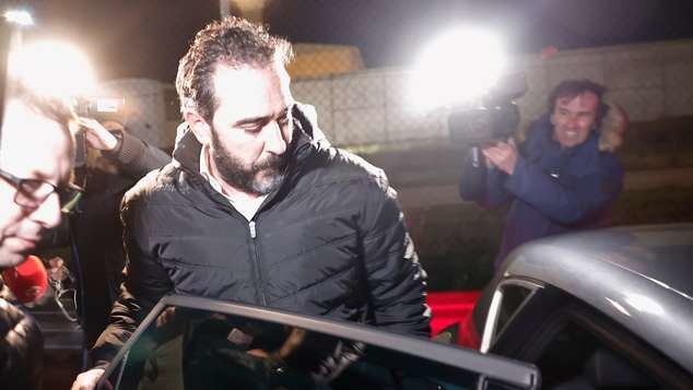 Agónico aniversario de Sánchez, rodeado de fango