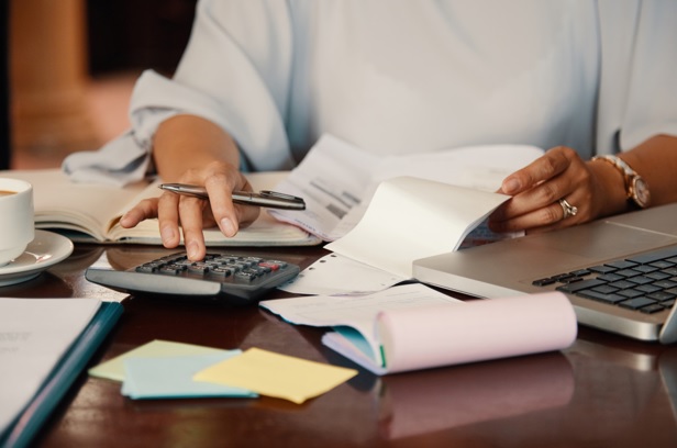 El espejismo del SMI: “la clase trabajadora solo recibe la mitad de lo que realmente genera”