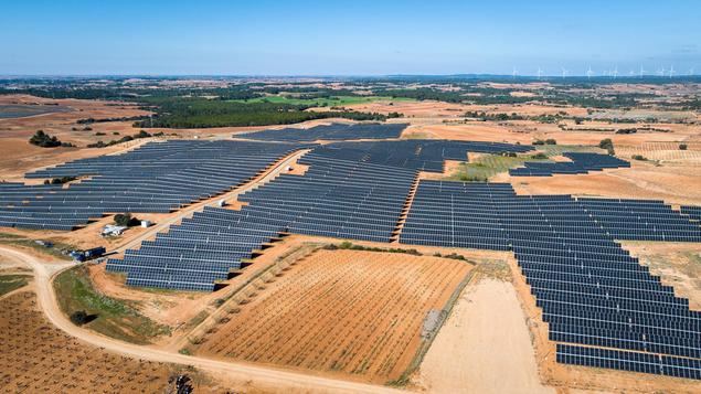 Sonnexdix inaugura en Cuenca su nuevo complejo solar Covatillas