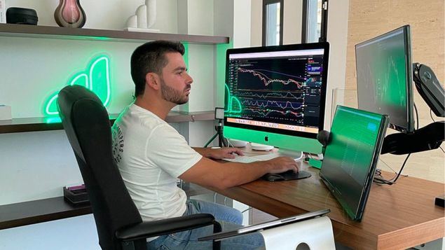 Eniqie Moris aplica en Tradeando.net una formación rigurosa enfocada al éxito del trading. 