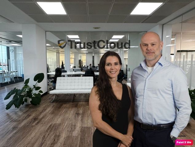 Saioa Echebarria, CEO en TrustCloud junto a Christoph Sauerwein, Chairman en TrustCloud.