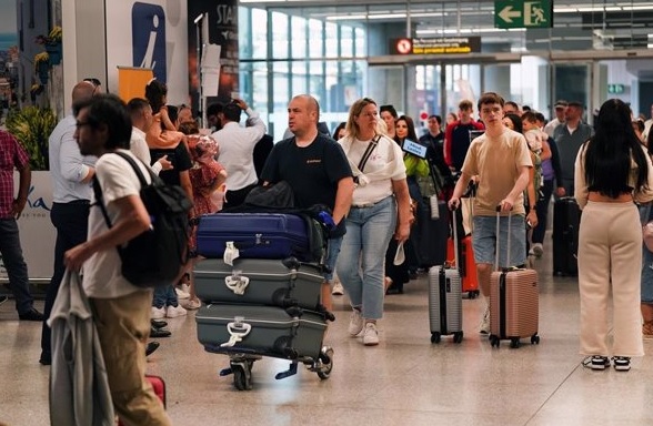 La Mesa del Turismo condena la subida de tarifas aeroportuarias: pondrá en desventaja a España