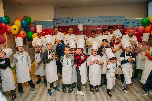 Veinte niños y niñas con autismo disfrutan del taller de cocina de ChefsForChildren en Madrid