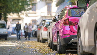 Adiós al ticket de aparcamiento: los coches empezarán a pagar el parking por ti desde 2027
