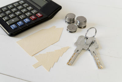 Alquilar una habitación en Valencia, Palma, Barcelona y Tenerife consume una cuarta parte del salario bruto