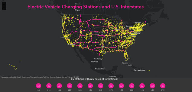 Mapa de las electrolineras de EE.UU. y su ubicación relativa a las autovías interestatales, ejemplo de aplicación de tecnología geográfica para fomentar la movilidad sostenible