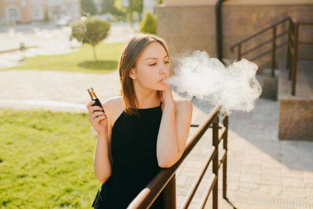 El vaper desechable dispara sus ventas pese al debate sobre su sostenibilidad