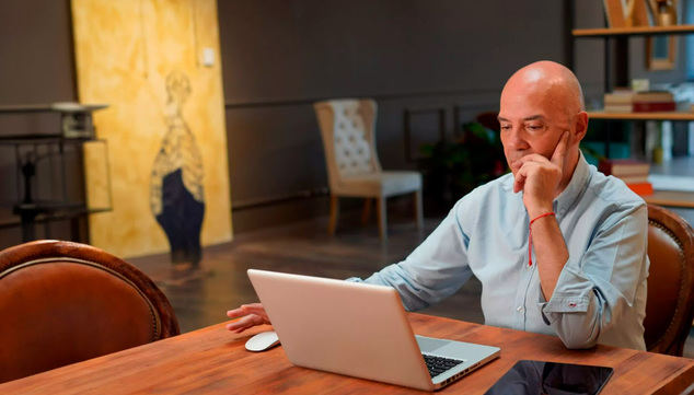 Jesús García, beneficiario del proyecto Generación SAVIA y creador de la primera app de IA dedicada a impulsar la empleabilidad de los profesionales sénior