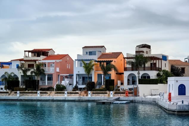 Casi el 80% de los españoles no quiere comprar un inmueble en primera línea de costa debido a la subida del nivel del ma