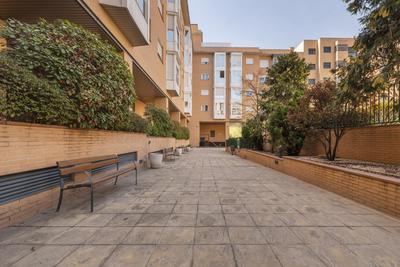 Los españoles deben ahorrar 65.000 euros de media para hacer frente a la entrada de un piso, un 33% más que en 2019