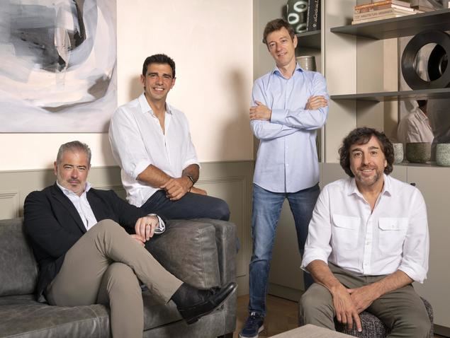 De izquierda a derecha: Vicenç Hernández Reche, Marc Ollé,
Francesc Salas y Sergi Brun, los cuatro socios fundadores de ENLACE