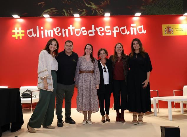 Dromemilk presenta los primeros bombones del mundo con leche de camella 100% raza autótona canaria