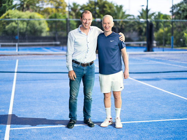 Tamas Szabo, CEO del Grupo Pepperstone y John McEnroe, Embajador Mundial del Tenis de Pepperstone