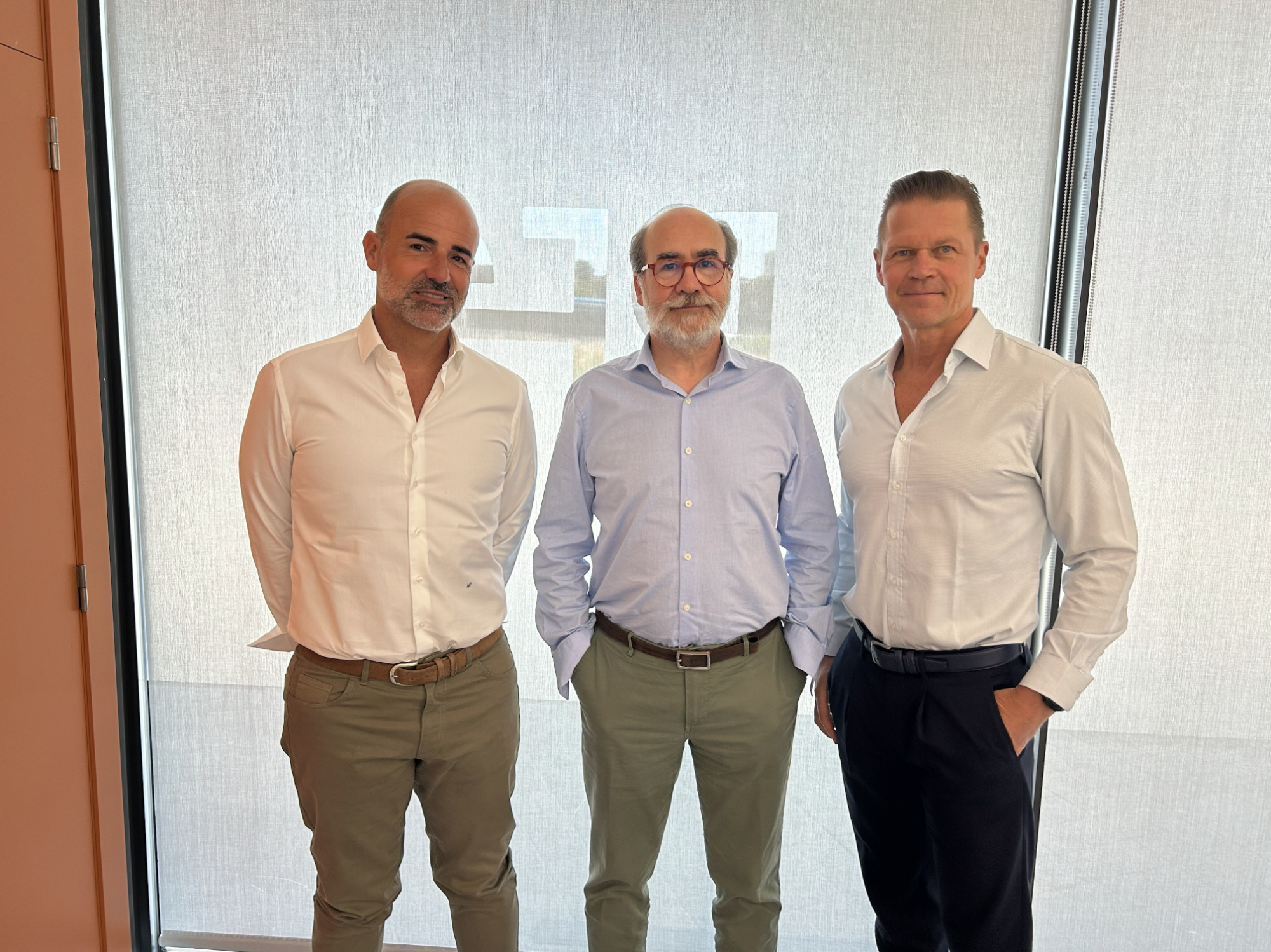 Enrique Sastre (Sastre Procuradores), José Manuel Jiménez (socio jurídico de pfs)
y Raimo Kesti (CEO de pfsLEGAL)