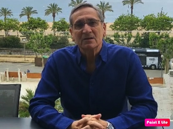 Valero Rivera, leyenda del balonmano, da su poyo a Eva Parera, la líder de Valents en Cataluña.