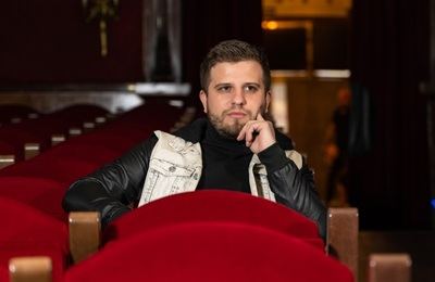 Víctor Páez: El motor de la innovación escénica que revoluciona la cartelera madrileña