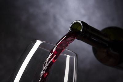 La importancia de las barricas de roble en el proceso de envejecimiento del vino