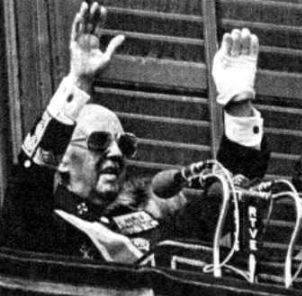 Las derrotas del Gobierno, el chantaje de Puigdemont y el fantasma de Franco