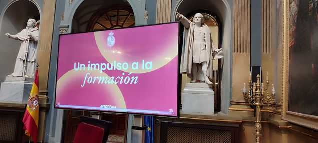 El Senado recibe al primer empleador de España: la restauración